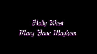 Holly West laisse la lesbienne Mary Jane Mayhem lui montrer les ficelles du métier